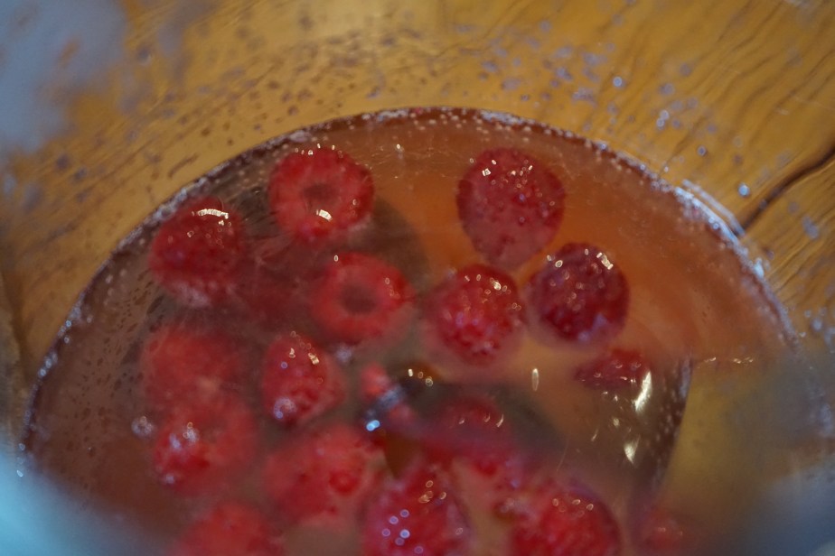 Soupe de champagne aux&nbsp;framboises